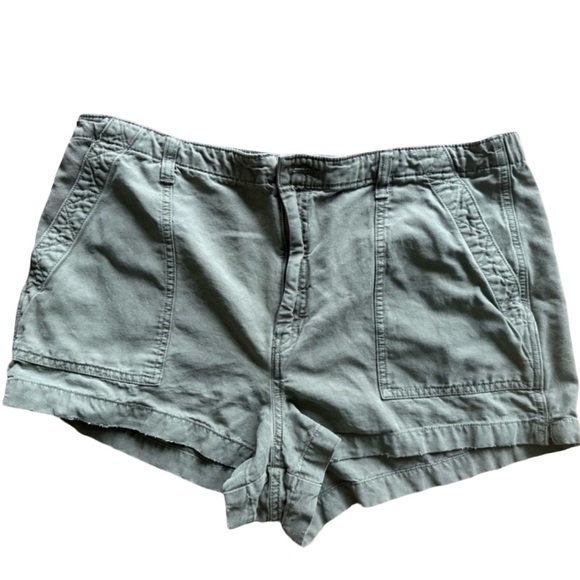 Aerie Wander Olive Green Cargo Women's Shorts Size XL - Picture 3 of 6